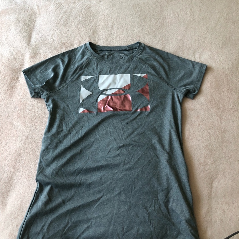 Gray under armour top